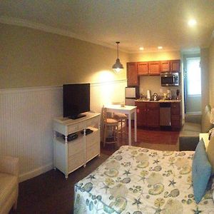 Deluxe Studio